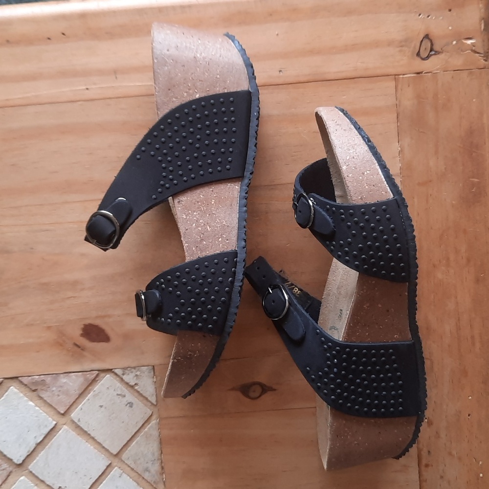 Bionatura by bos and co. Size  7 to 7.5. Genuine leather new never worn.
